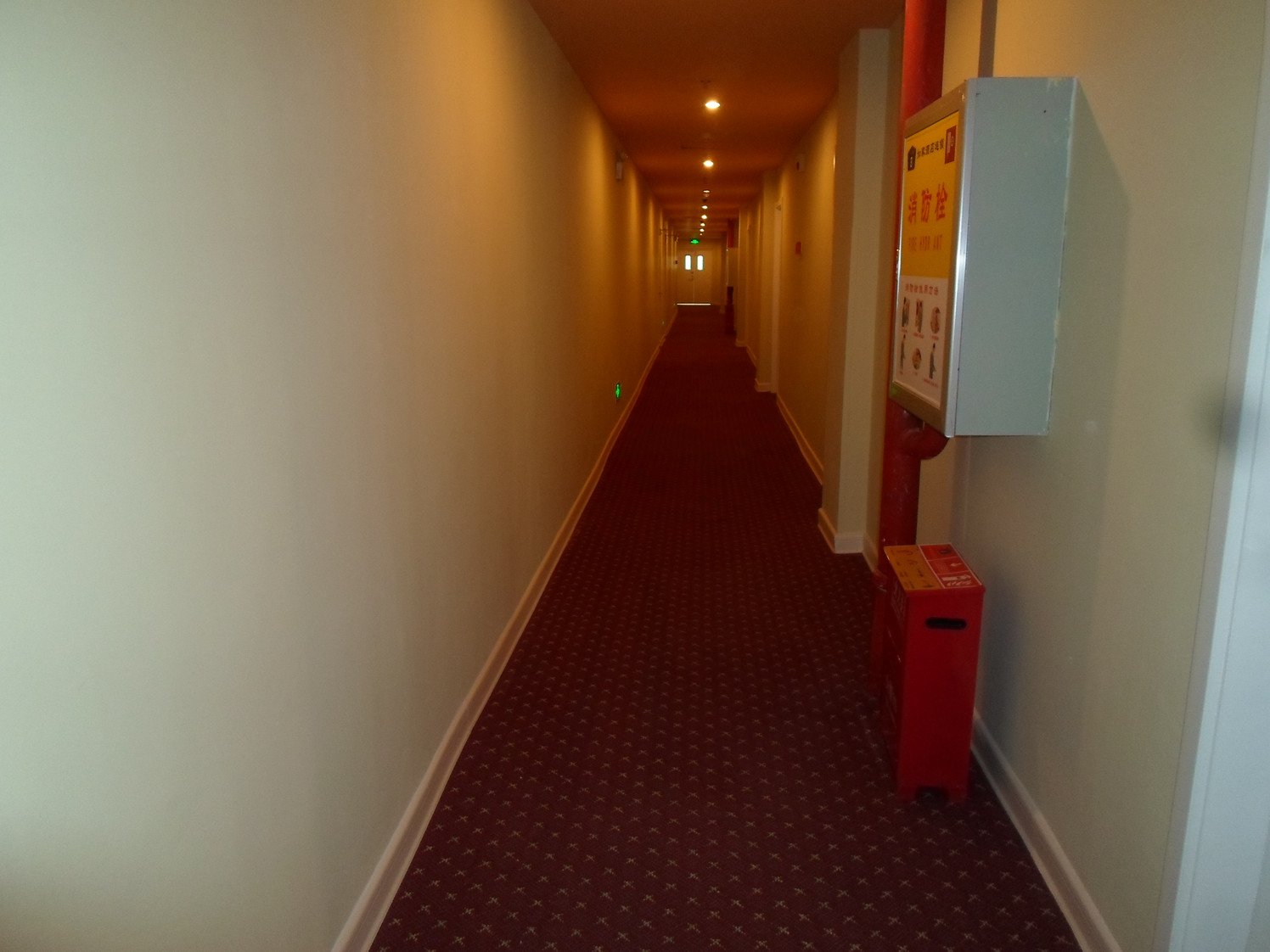 Home Inn Huayi Hotel (Jiuquan Municipal Government Museum Branch) 2*