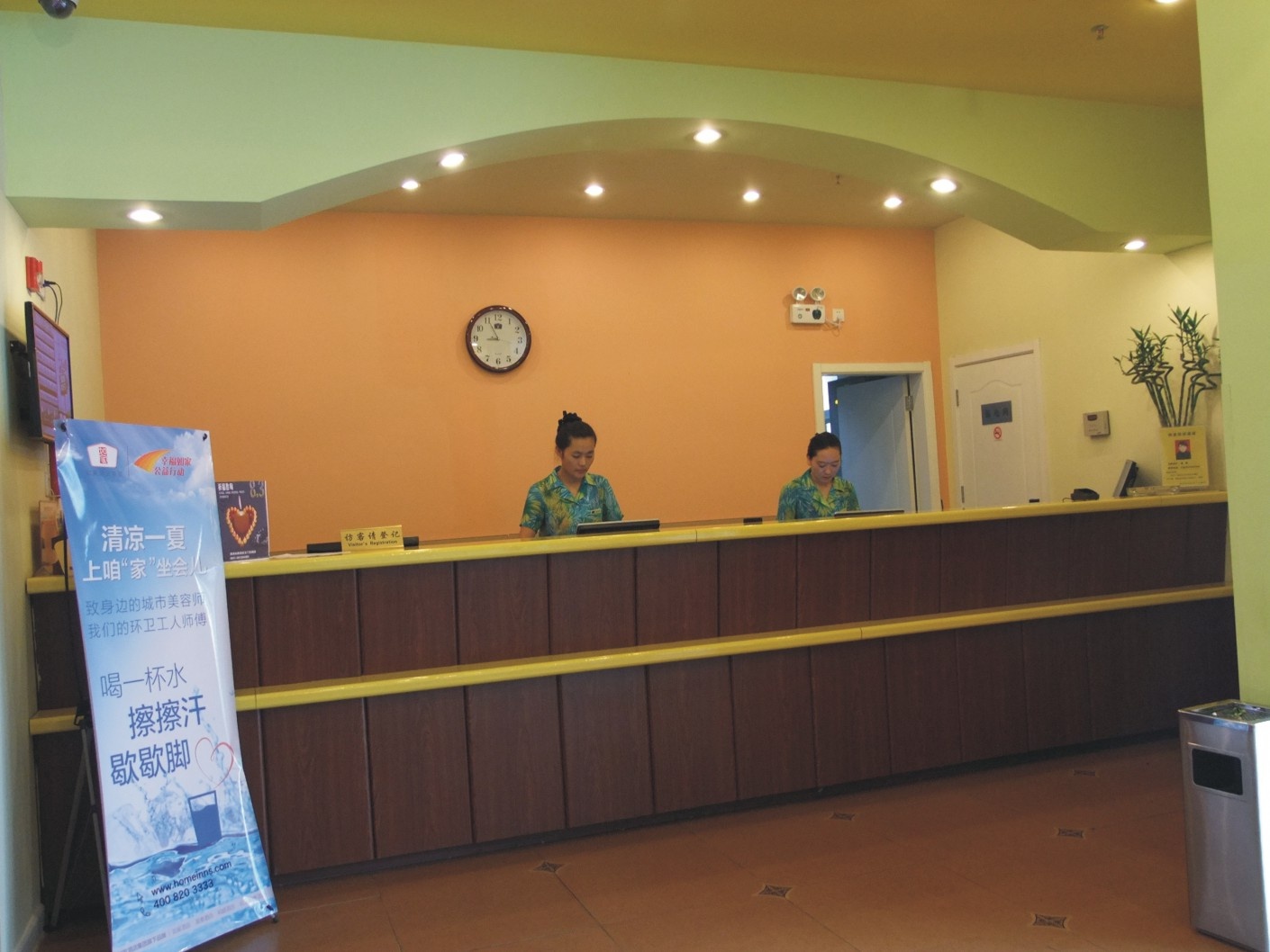 Home Inn Huayi Hotel (Jiuquan Municipal Government Museum Branch) 2*