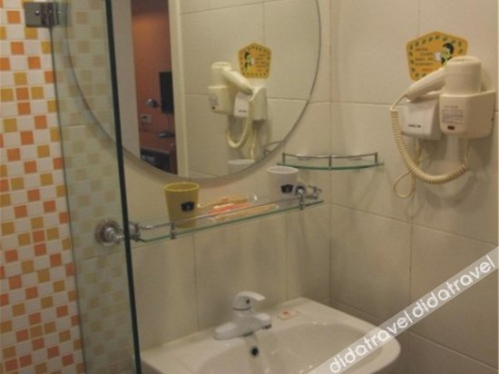 Home Inn Huayi Hotel (Jiuquan Municipal Government Museum Branch) 2*