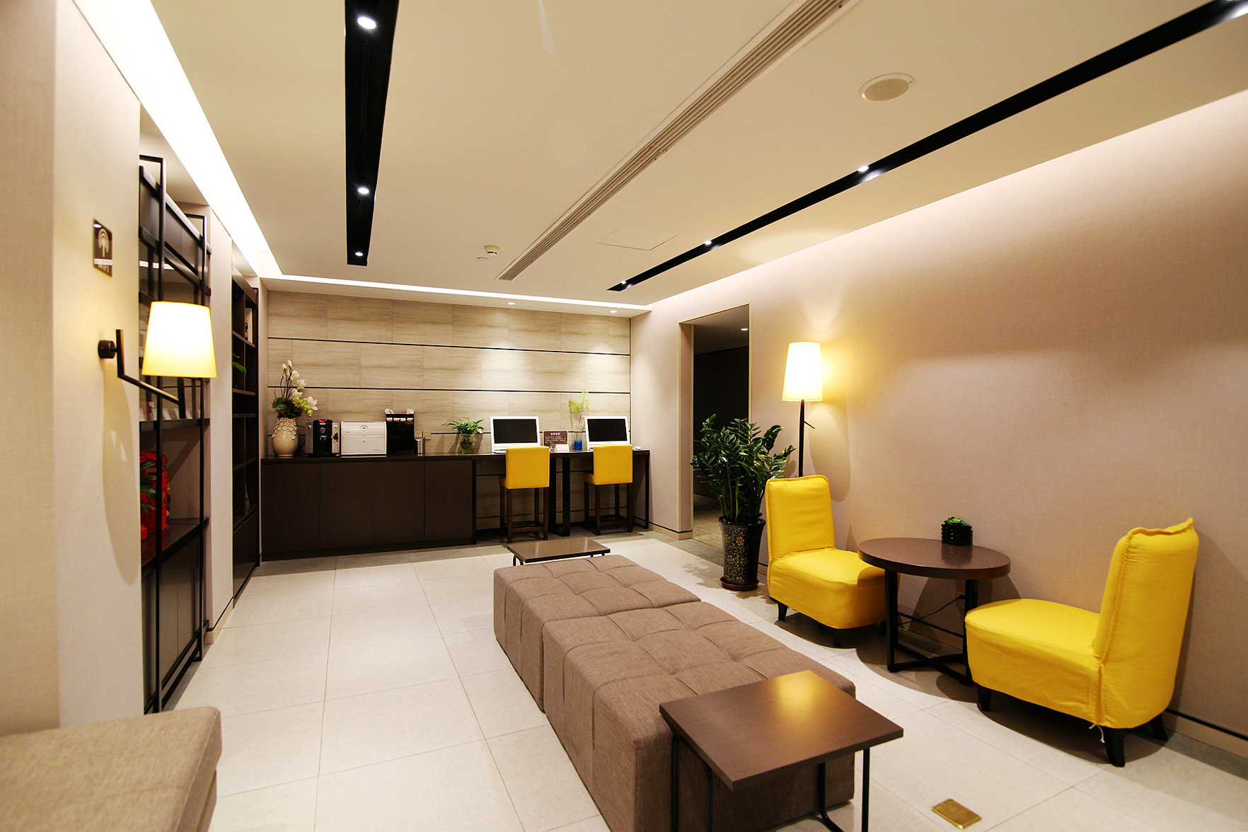 Homeinn Plus Hotel (Lanzhou Zhangye Road Xiguan Subway Station) 3*