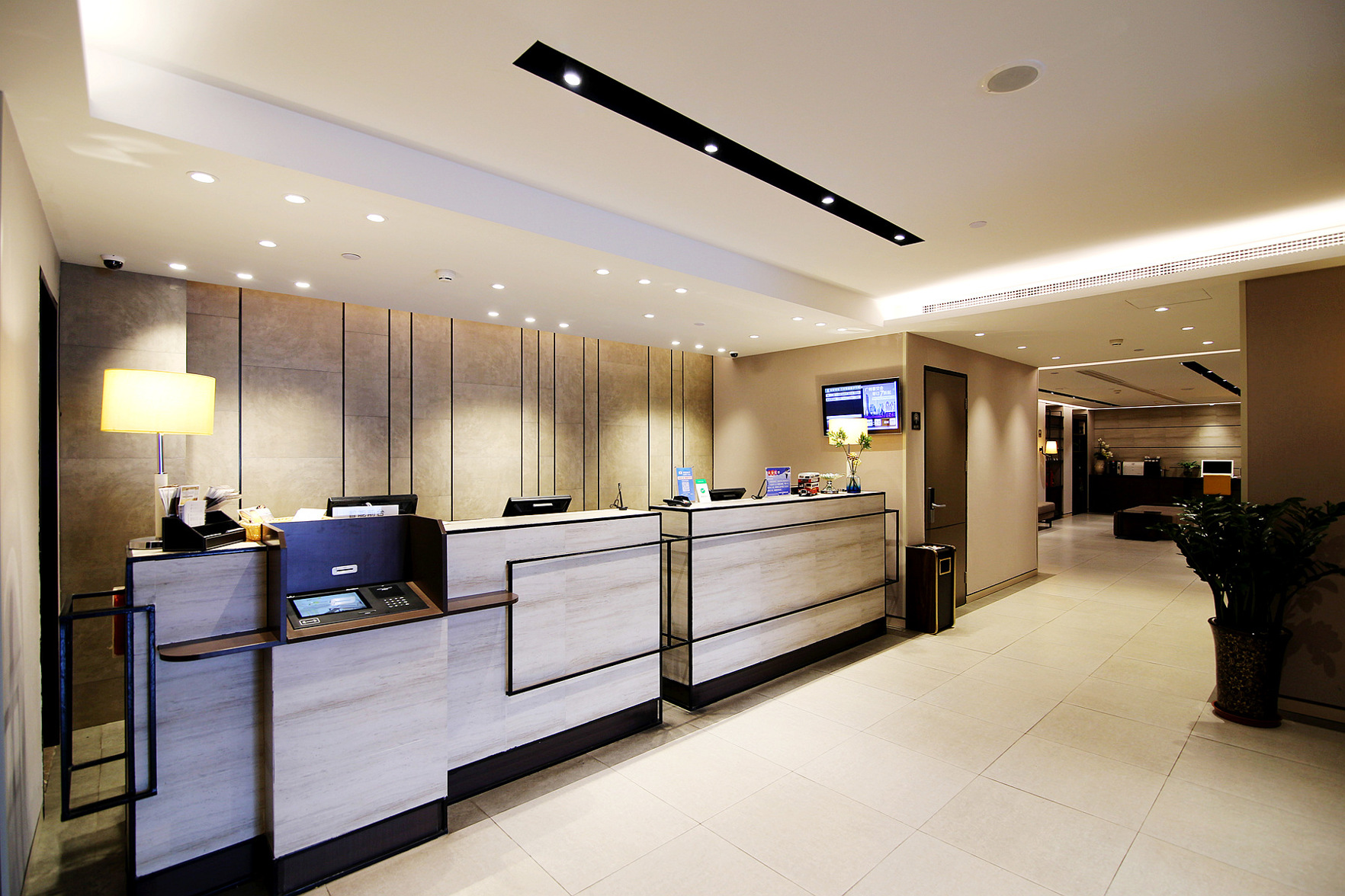 Homeinn Plus Hotel (Lanzhou Zhangye Road Xiguan Subway Station) 3*