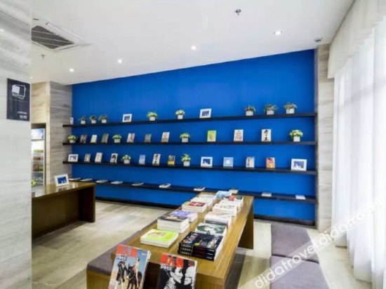 Yeste Hotel (Nanning Zoo-Guangxi University metro station) 3*