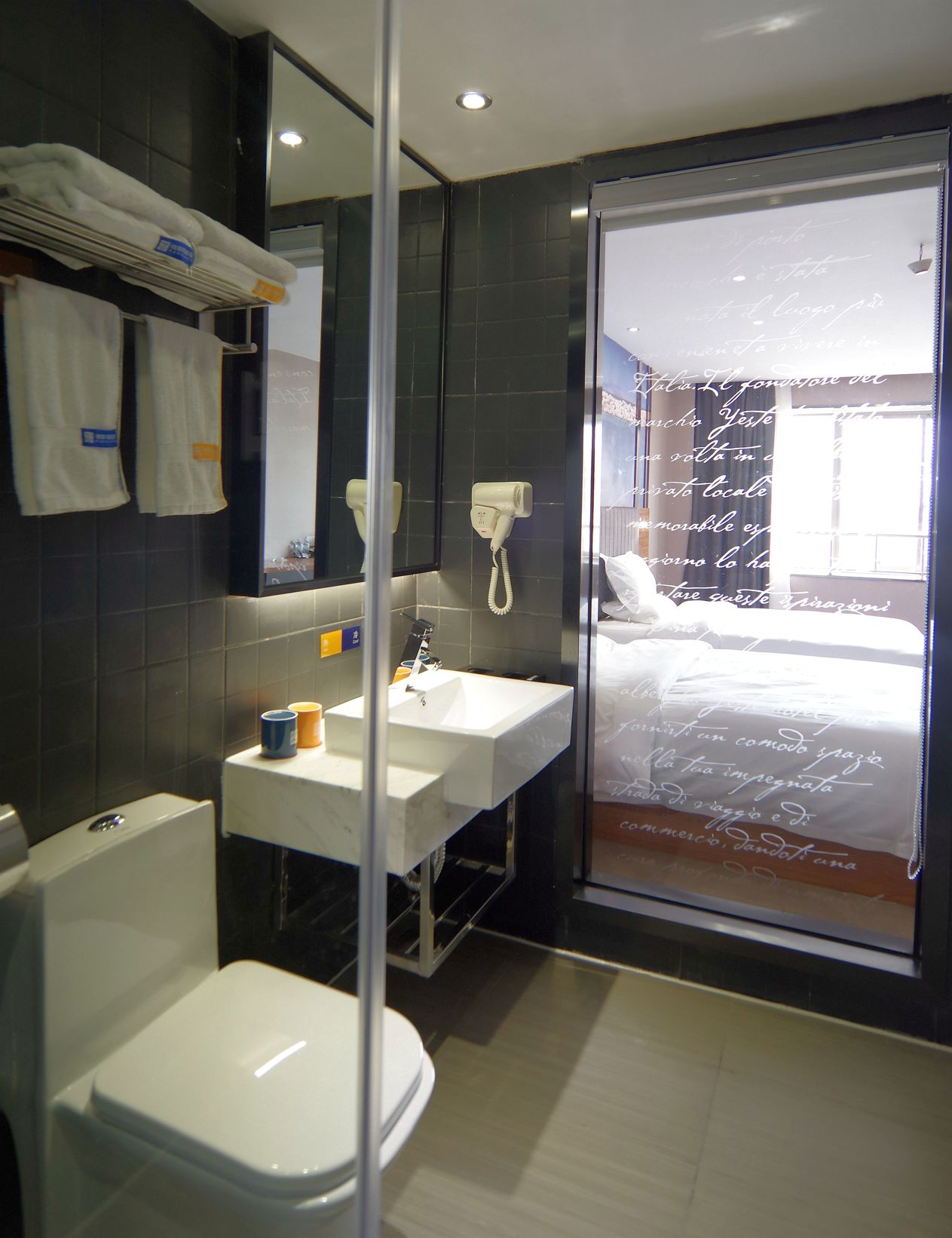 Yeste Hotel (Nanning Zoo-Guangxi University metro station) 3*