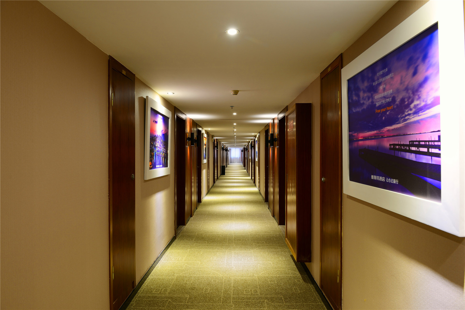 Yeste Hotel (Nanning Zoo-Guangxi University metro station) 3*