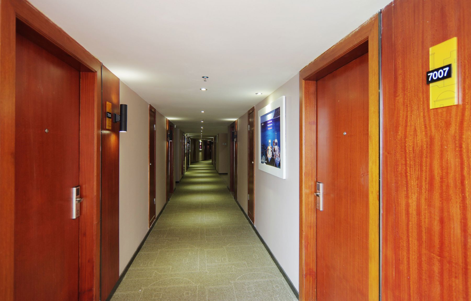 Yeste Hotel (Nanning Zoo-Guangxi University metro station) 3*