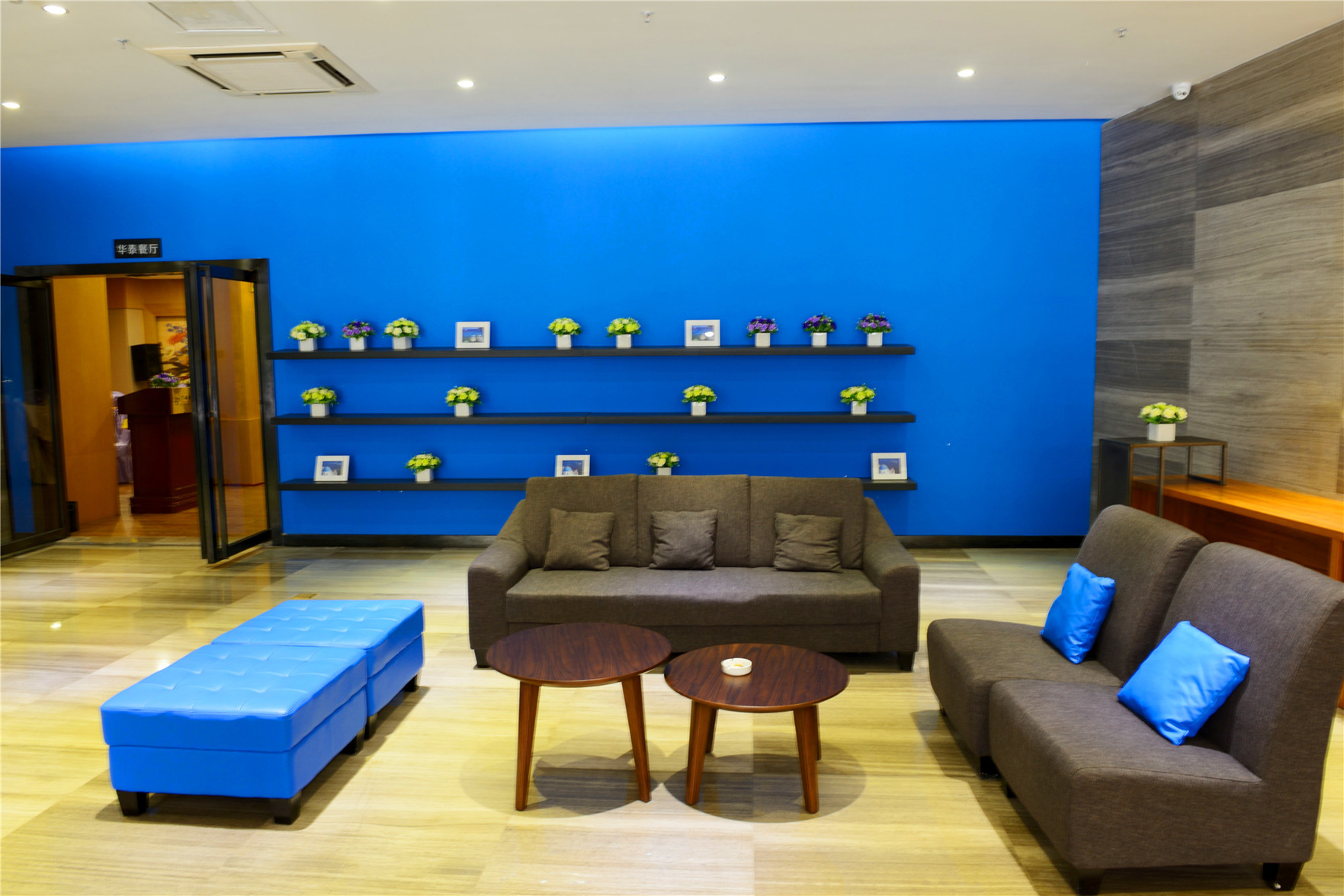 Yeste Hotel (Nanning Zoo-Guangxi University metro station) 3*