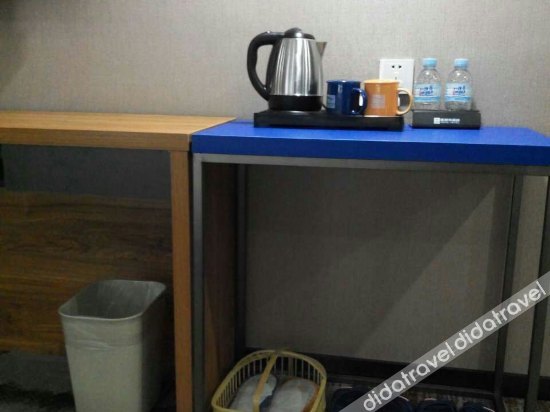 Yeste Hotel (Nanning Zoo-Guangxi University metro station) 3*