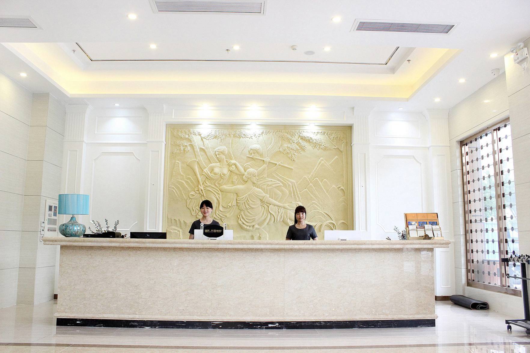 Bellman Hotel (Bao'an International Convention and Exhibition Center Shajing Branch) 3*