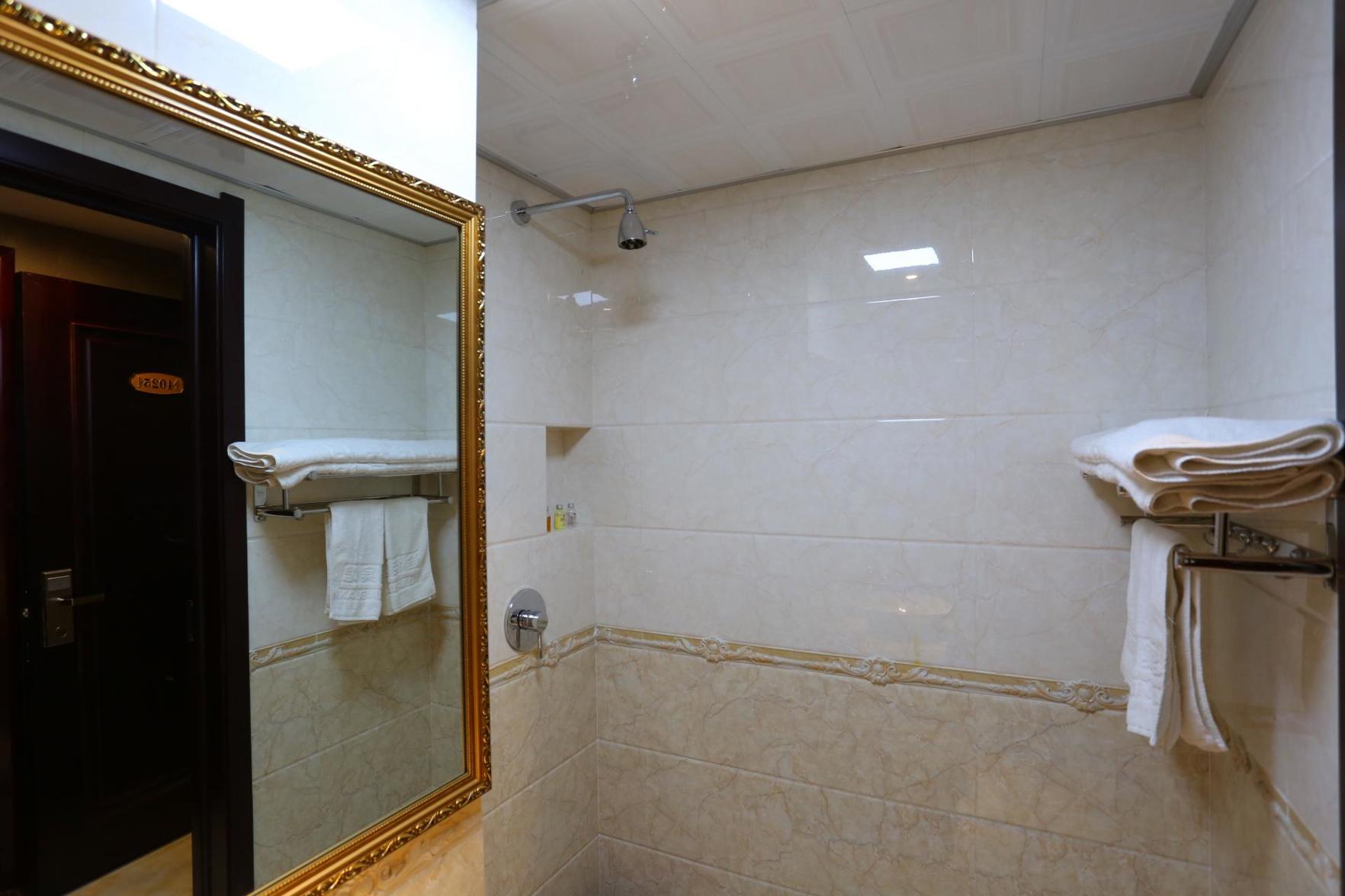 Home Inn UP Huayi Zhitui Hotel (Changchun Railway Station Wanda Plaza Branch) 2*