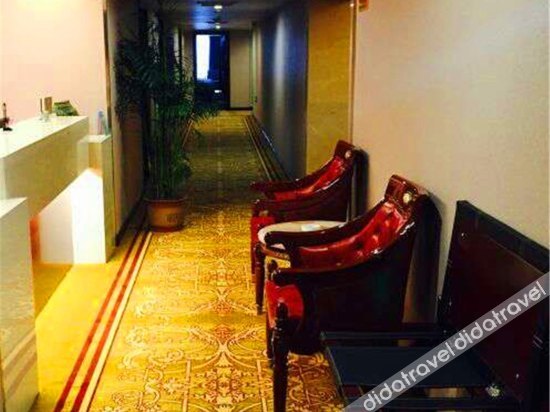Home Inn UP Huayi Zhitui Hotel (Changchun Railway Station Wanda Plaza Branch) 2*