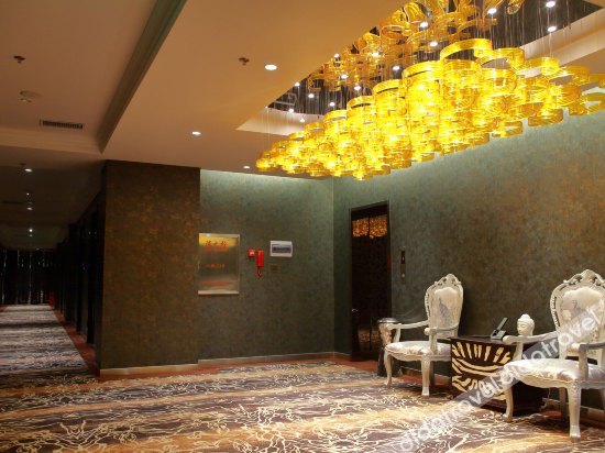 Jujian Hotel 3*