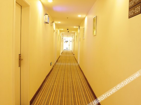 7Days Inn Hotel (Shenzhen Yicheng Center Longhua Subway Station) 2*