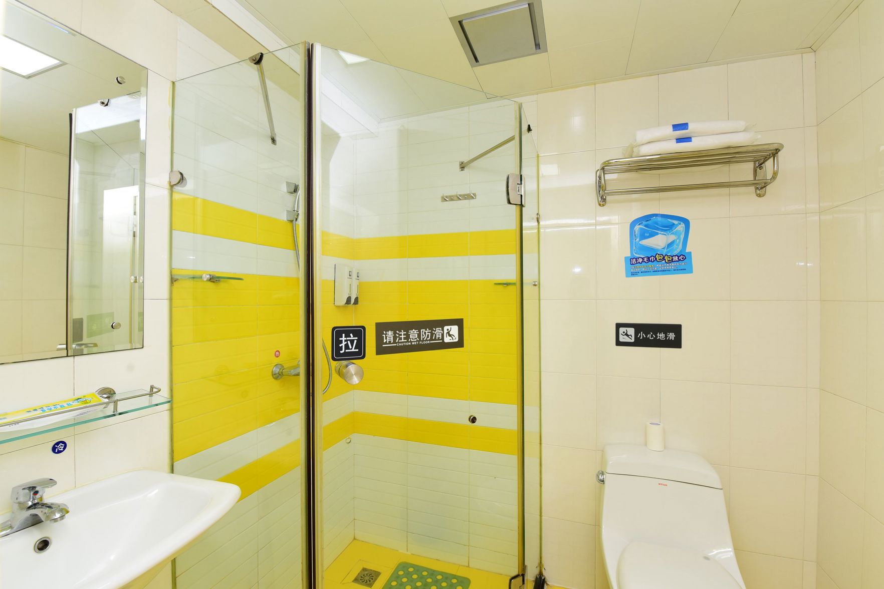 7Days Inn Hotel (Shenzhen Yicheng Center Longhua Subway Station) 2*