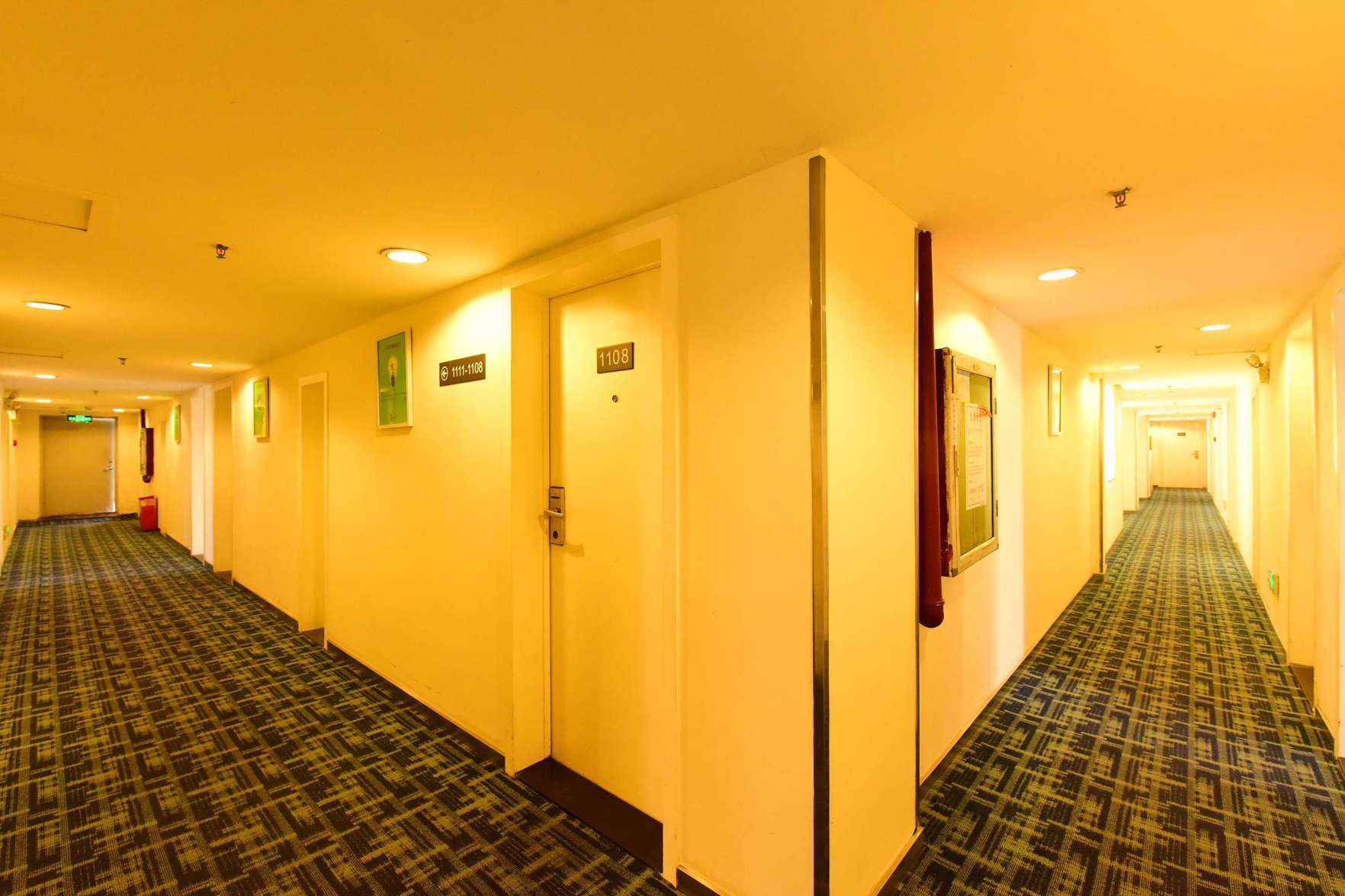 7Days Inn Hotel (Shenzhen Yicheng Center Longhua Subway Station) 2*