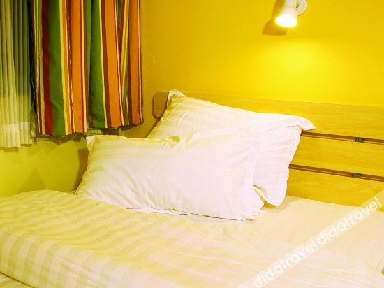 7Days Inn Hotel (Shenzhen Yicheng Center Longhua Subway Station) 2*