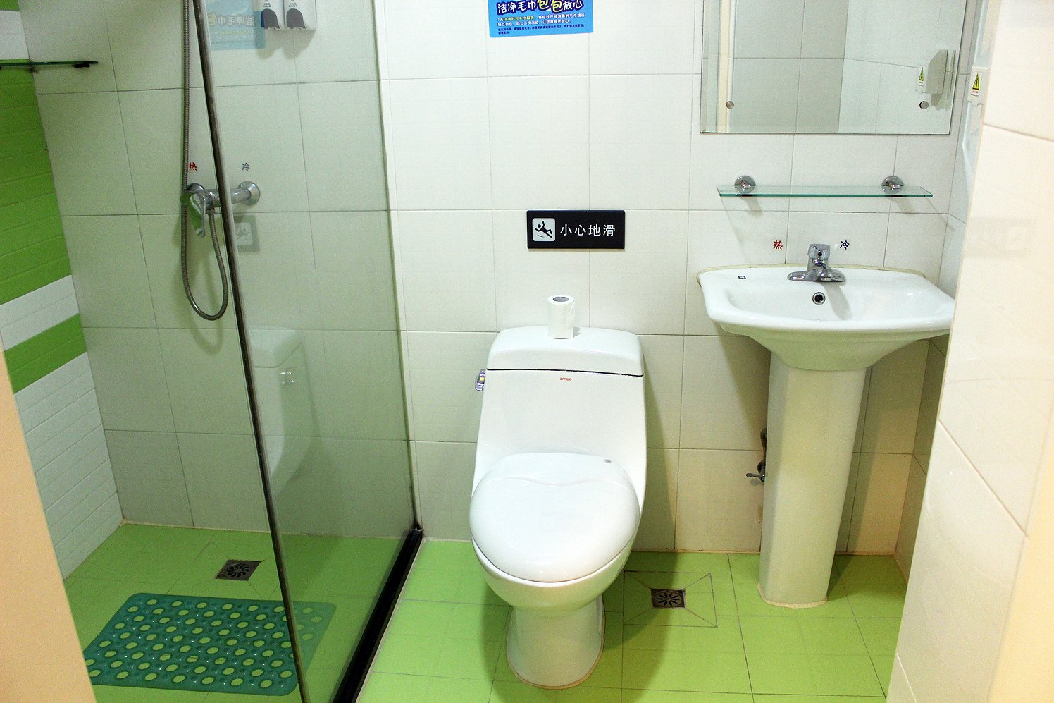 7Days Inn Hotel (Shenzhen Yicheng Center Longhua Subway Station) 2*