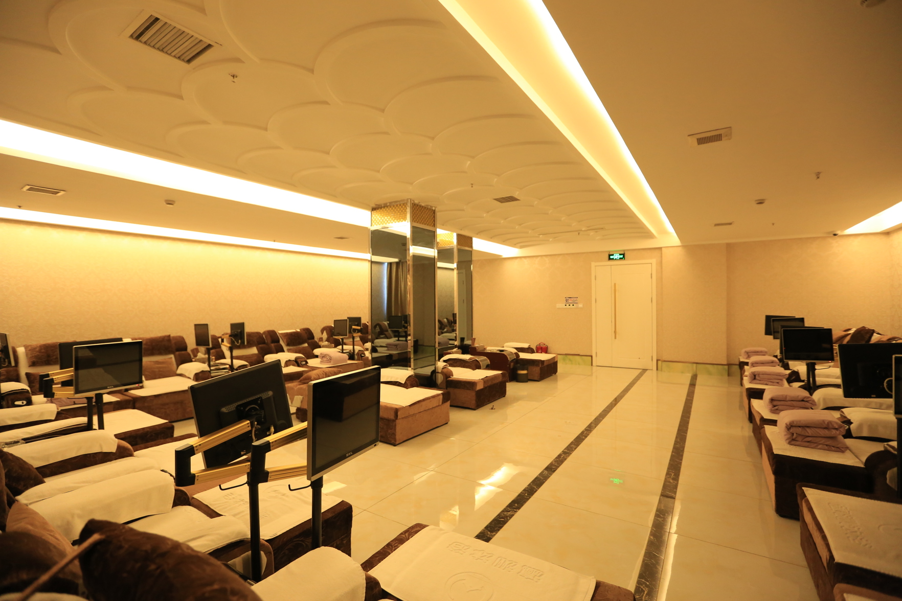 Maison New Century Hotel Yingzhou Yancheng 4*