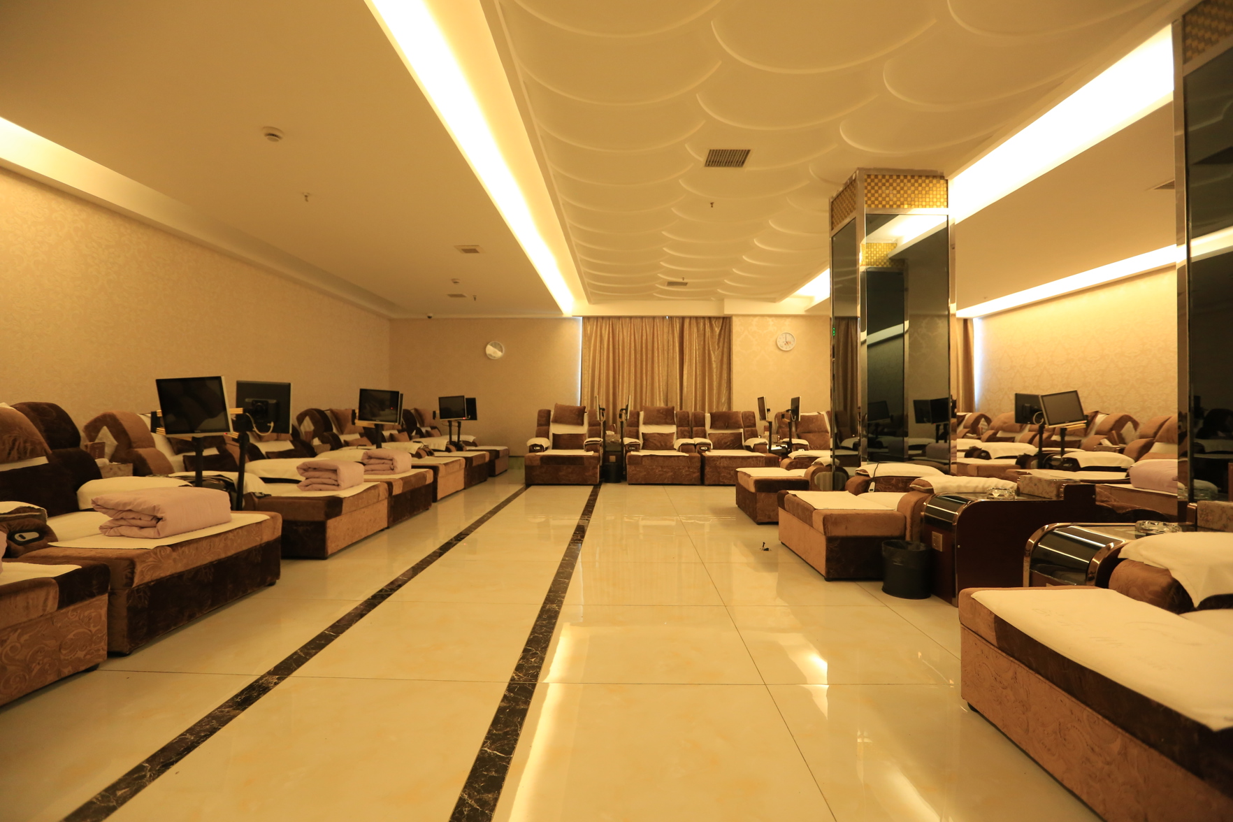 Maison New Century Hotel Yingzhou Yancheng 4*