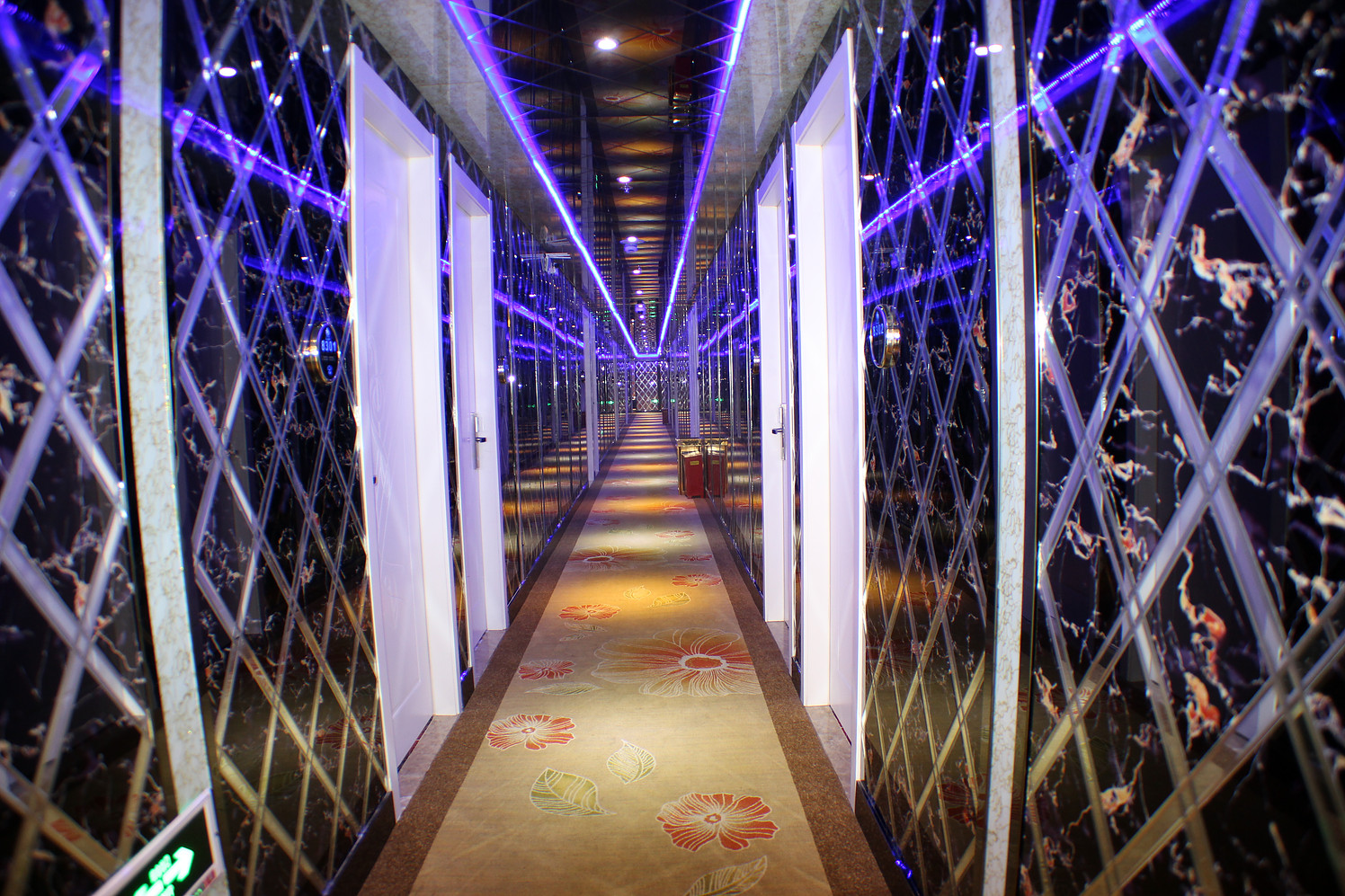Ai Jiu Hotel 2*