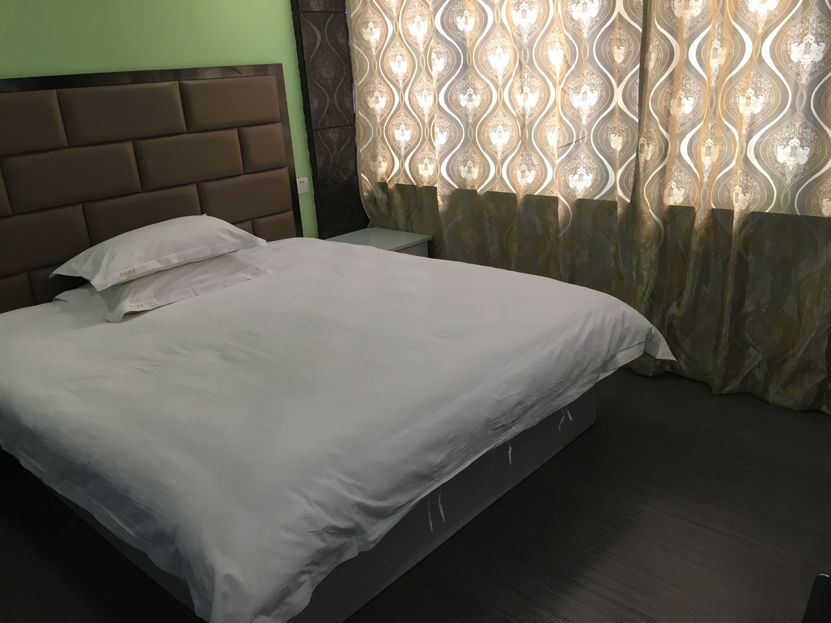 Ai Jiu Hotel 2*