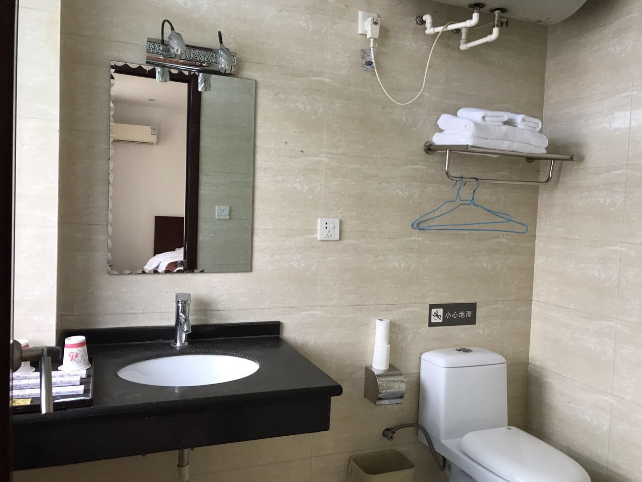 Yeste Hotel (Guiyang Penshuichi Zilinxuan Subway Station) 2*