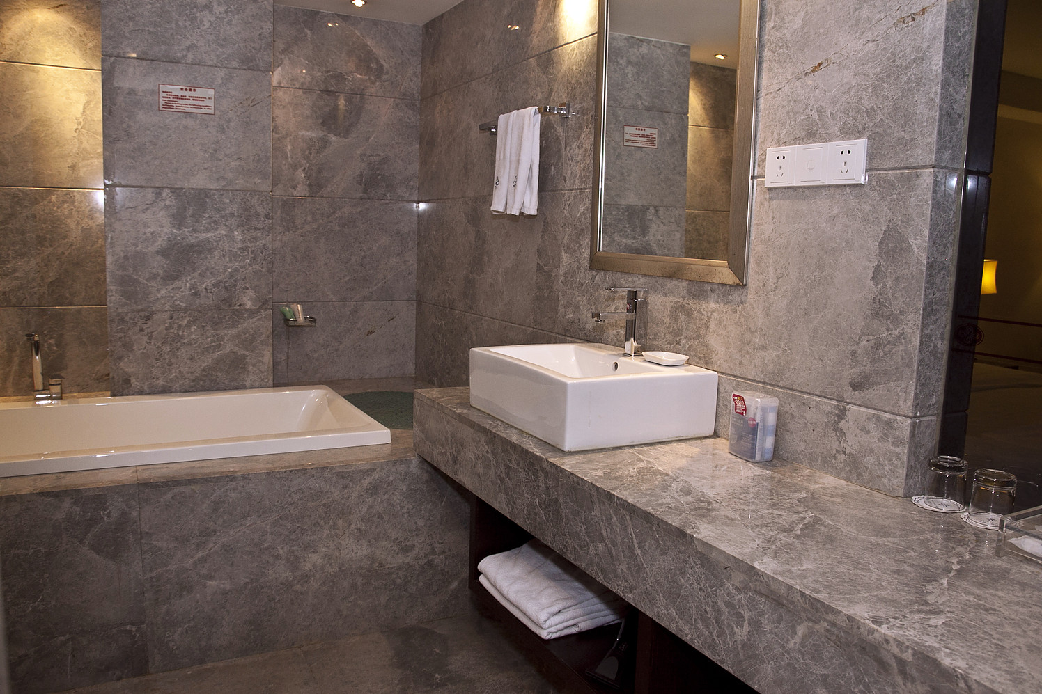 BRILLIANCE HOTEL 4*