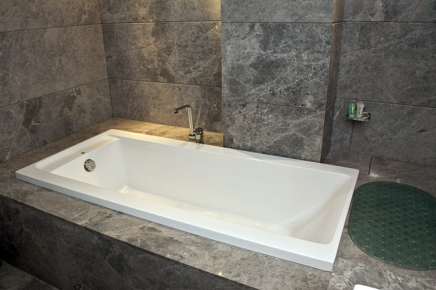 BRILLIANCE HOTEL 4*