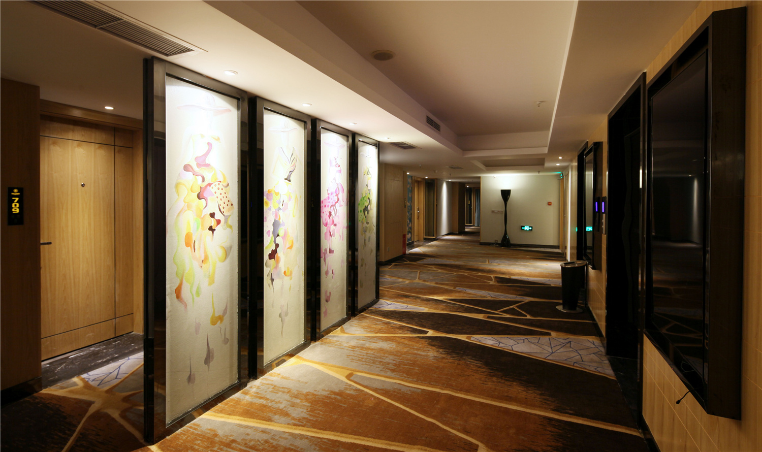 Dongmo Hotel (Train West Station Branch) 3*