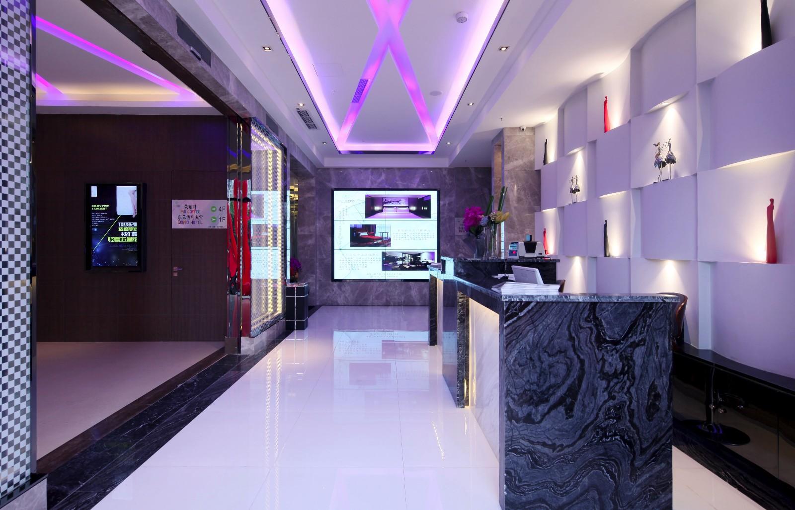 Dongmo Hotel (Train West Station Branch) 3*