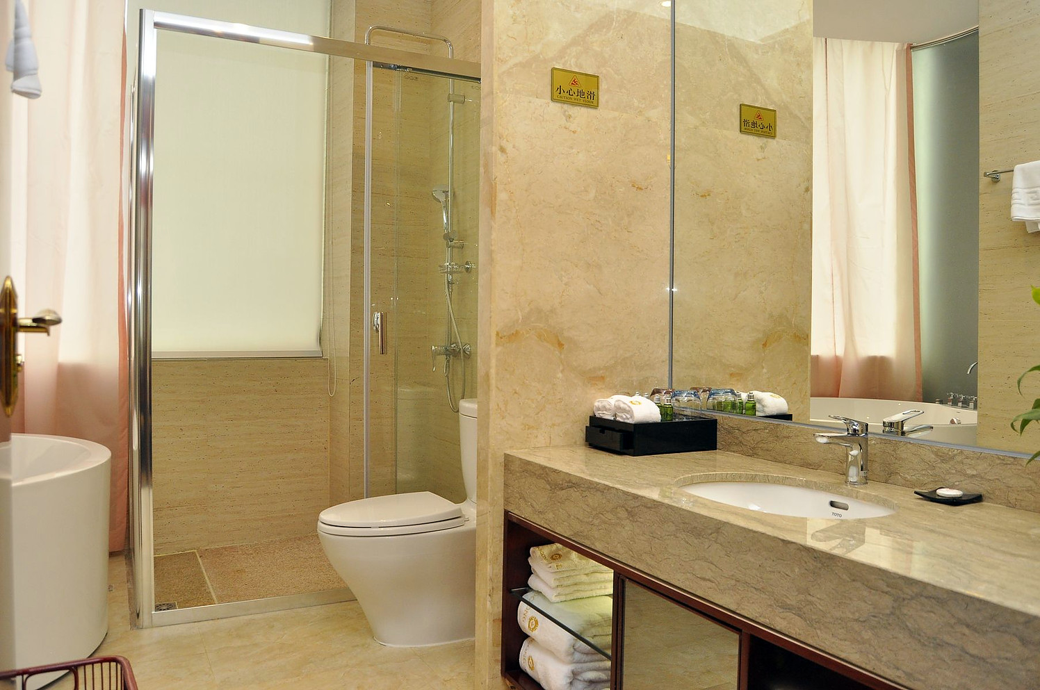 Baocong Hotel (Guangzhou Shaxi Metro Station International Hotel Supplies City) 3*