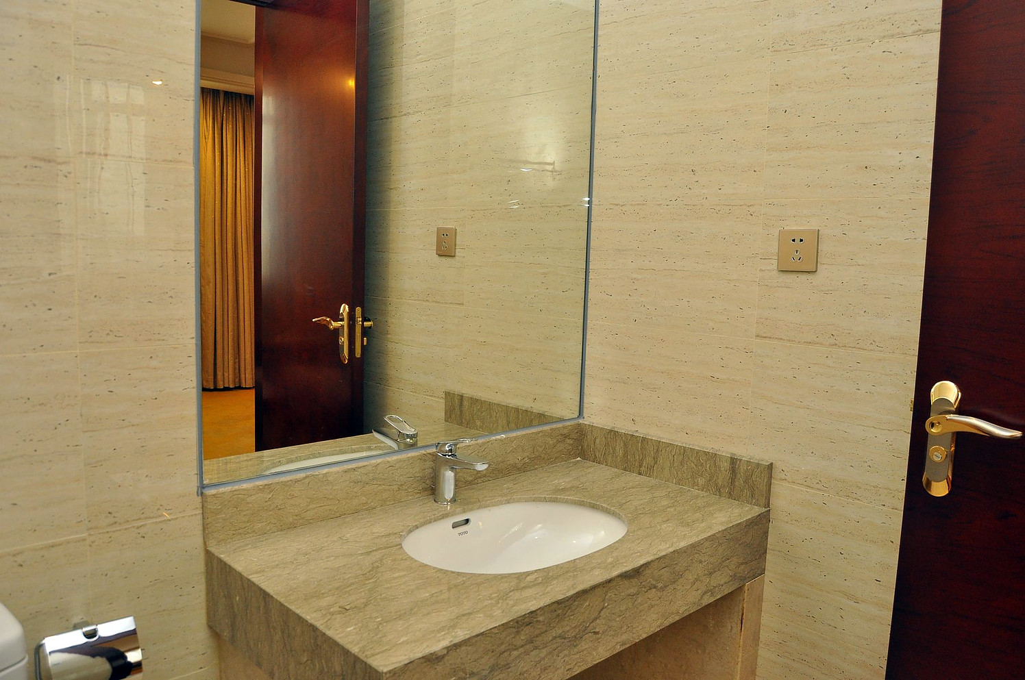 Baocong Hotel (Guangzhou Shaxi Metro Station International Hotel Supplies City) 3*