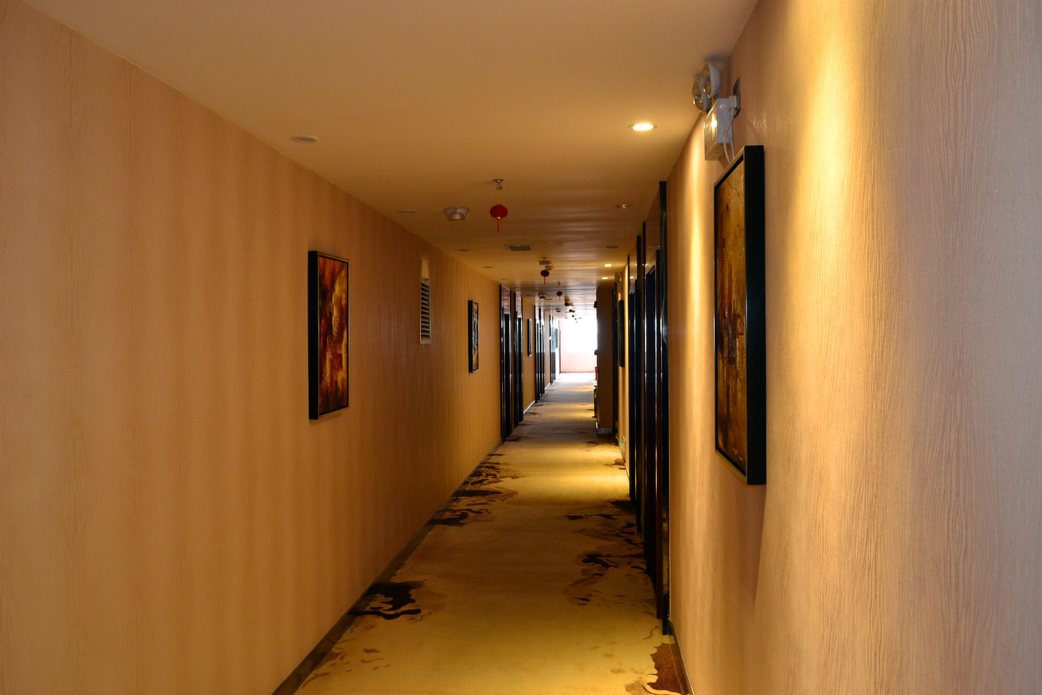 Minghan Holiday Hotel (Zhuhai Doumen Xinqing Science and Technology Park) 3*