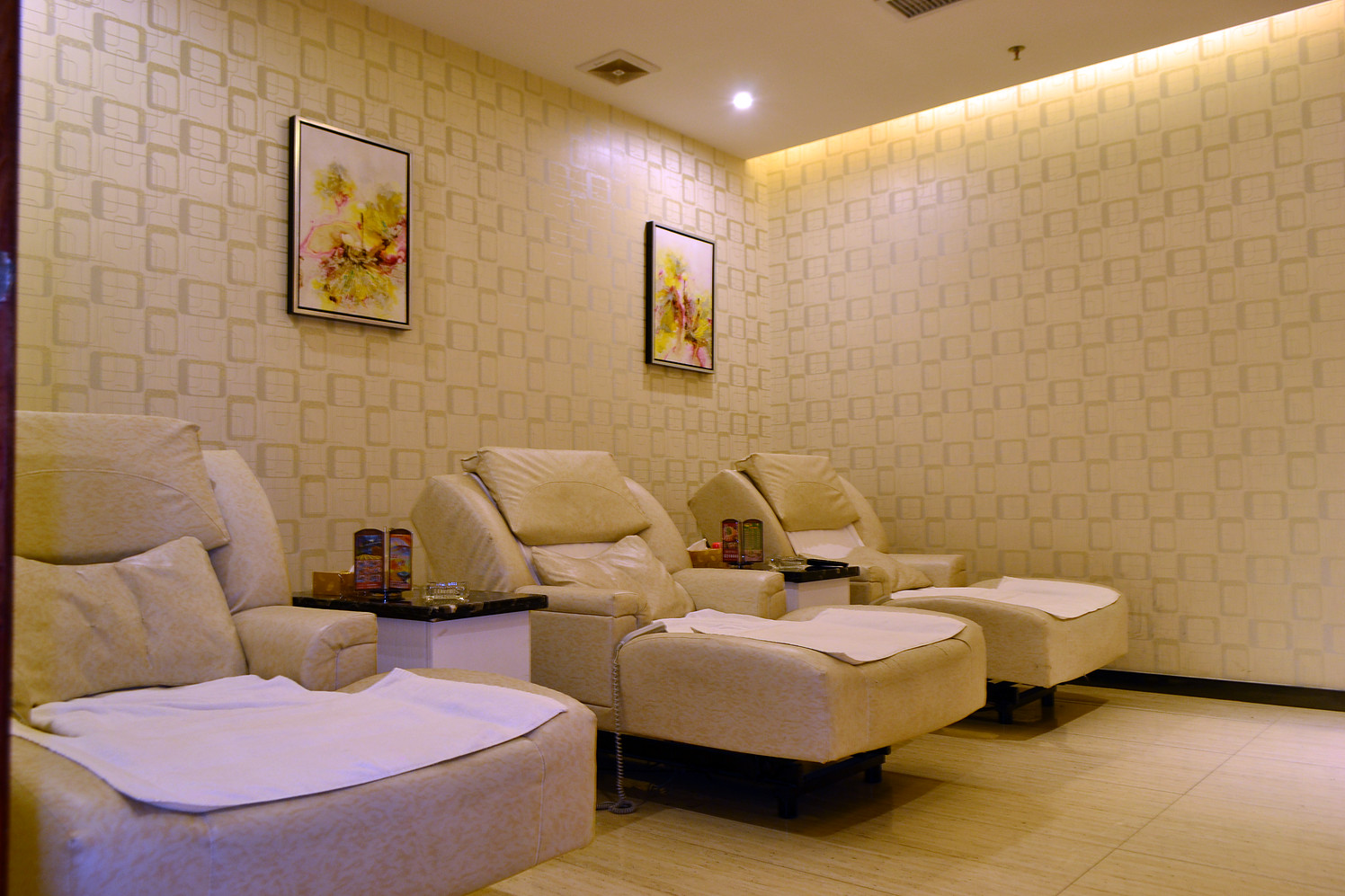 Minghan Holiday Hotel (Zhuhai Doumen Xinqing Science and Technology Park) 3*