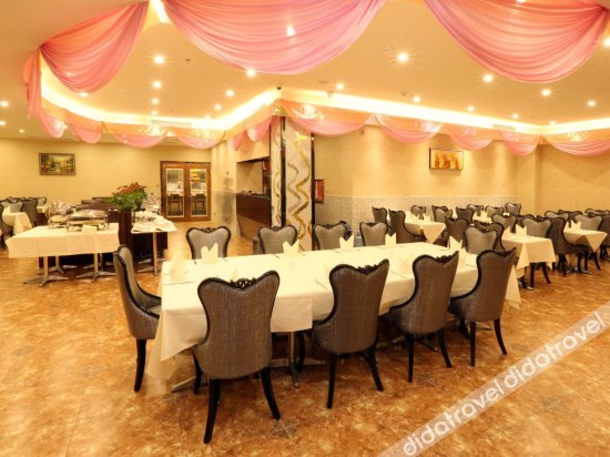 Minghan Holiday Hotel (Zhuhai Doumen Xinqing Science and Technology Park) 3*