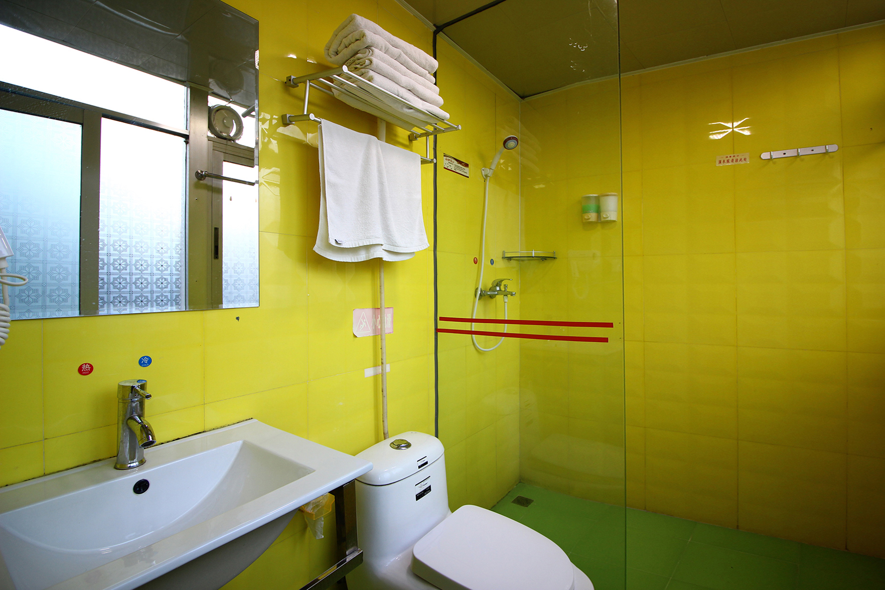 Heyi Express Hotel (Zhuhai Weichuangli Industrial Park) 2*