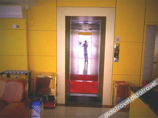 Heyi Express Hotel (Zhuhai Weichuangli Industrial Park) 2*