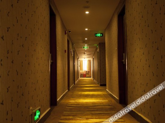 Aegean Art Hotel (Chaozhou People's Square Fortune Center) 3*