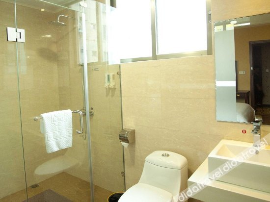 Aegean Art Hotel (Chaozhou People's Square Fortune Center) 3*