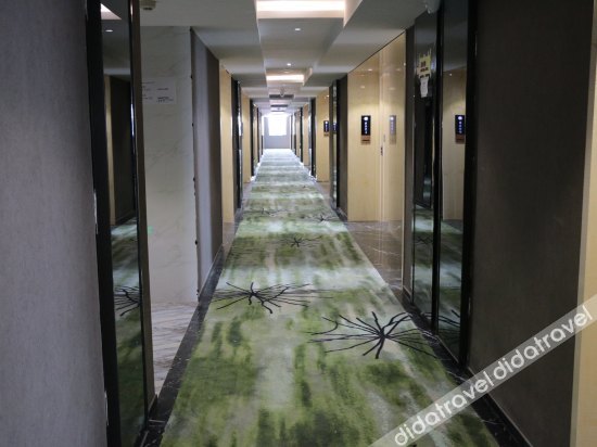 YESIER S HOTEL 3*