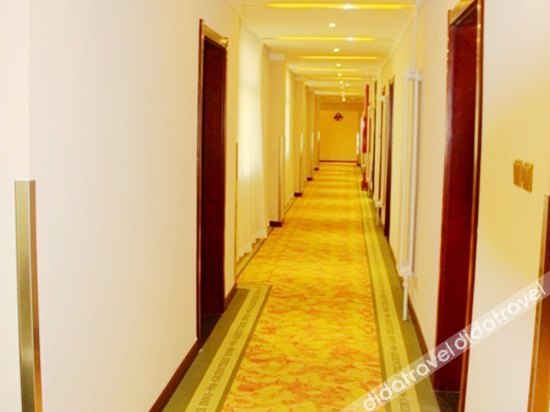 Home Inn Huaxuan Collection Hotel (Jinzhong Yuci Railway Station People's Hospital) 2*