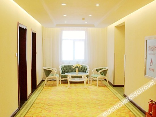 Home Inn Huaxuan Collection Hotel (Jinzhong Yuci Railway Station People's Hospital) 2*