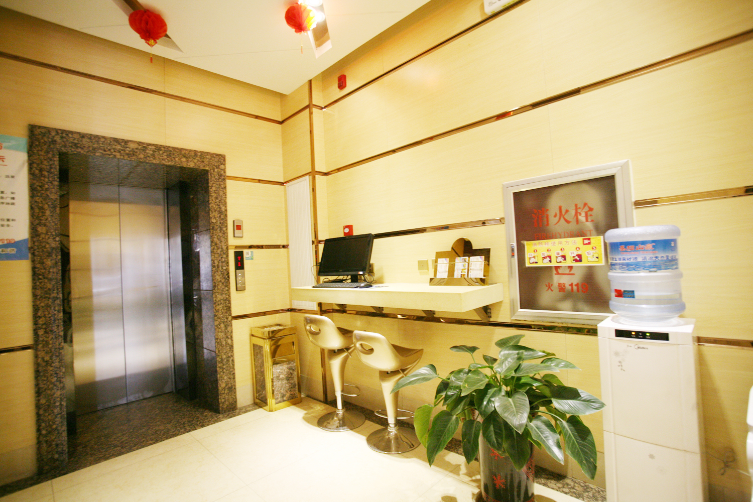 Home Inn Huaxuan Collection Hotel (Jinzhong Yuci Railway Station People's Hospital) 2*