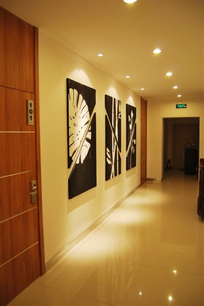 Super 8 Hotel Premier (Fushun North Railway Station, Jiangjun) 2*