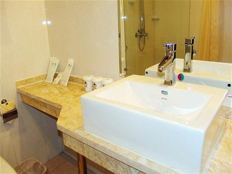 GreenTree Business Hotel (Tianjin Meijiang Convention Center) 2*