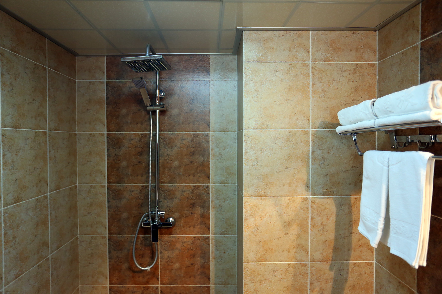 Changchun Yuanyuan Business Hotel (Jida Second Hospital Yatai Hospital Area Branch) 2*