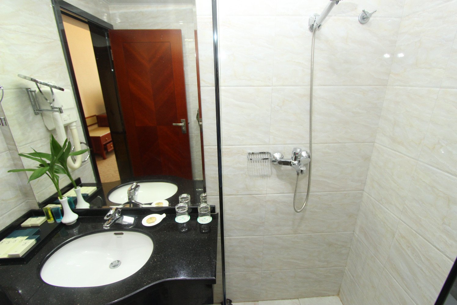 Academic Exchange Center of Central China Normal University (Guiyuan Hotel) 3*
