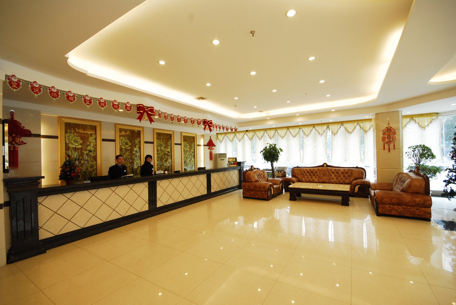 Crowne International Business Hotel 3*
