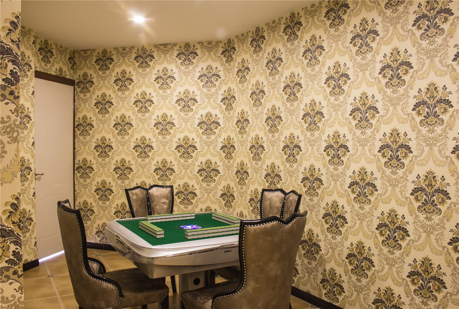 Crowne International Business Hotel 3*