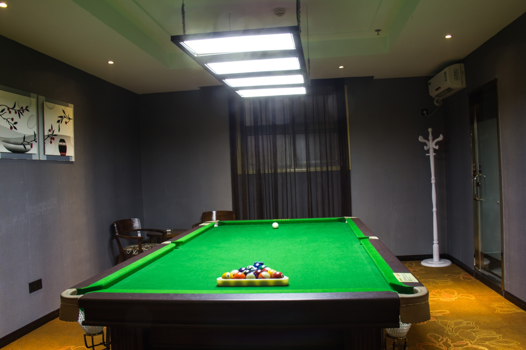 Crowne International Business Hotel 3*