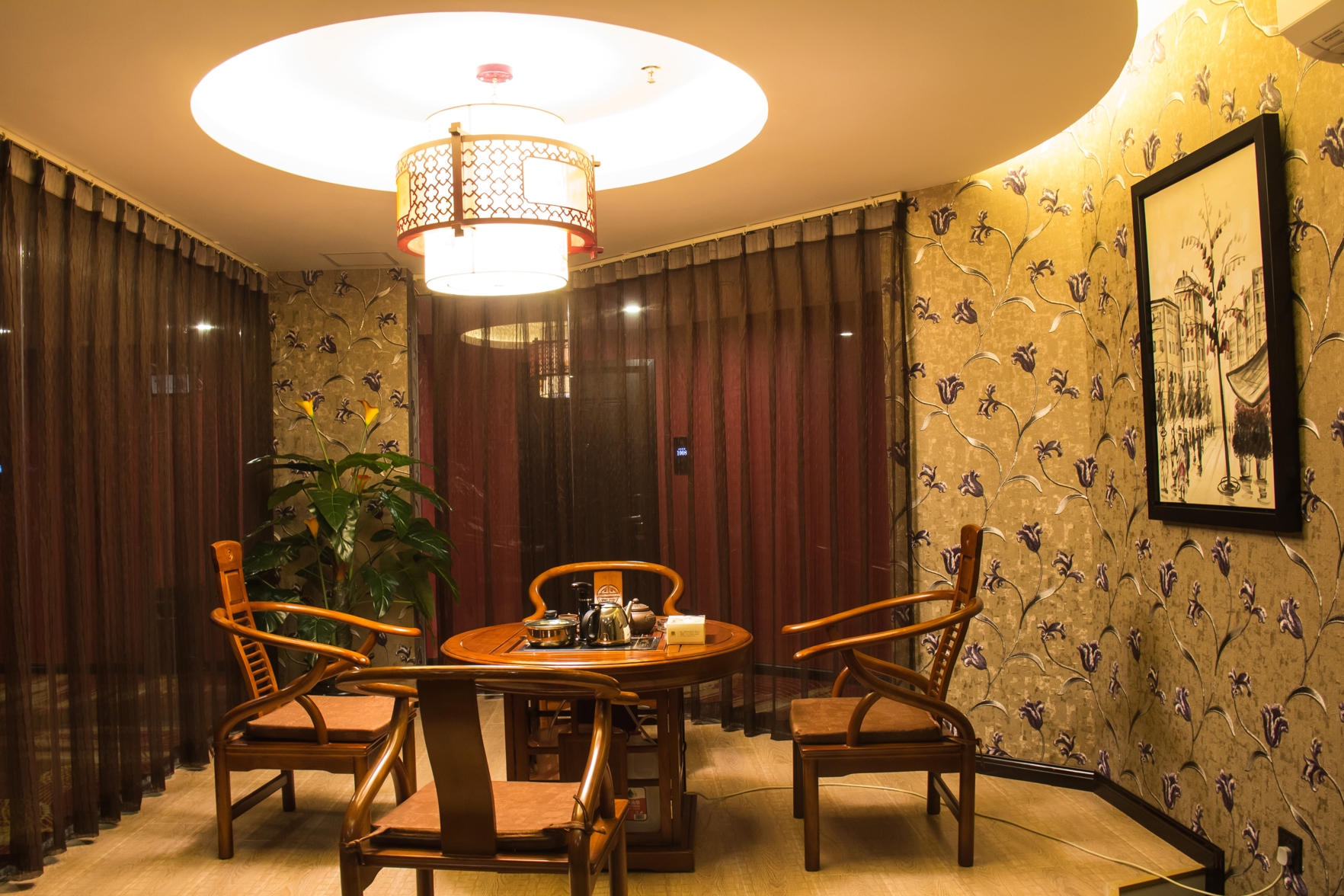 Crowne International Business Hotel 3*